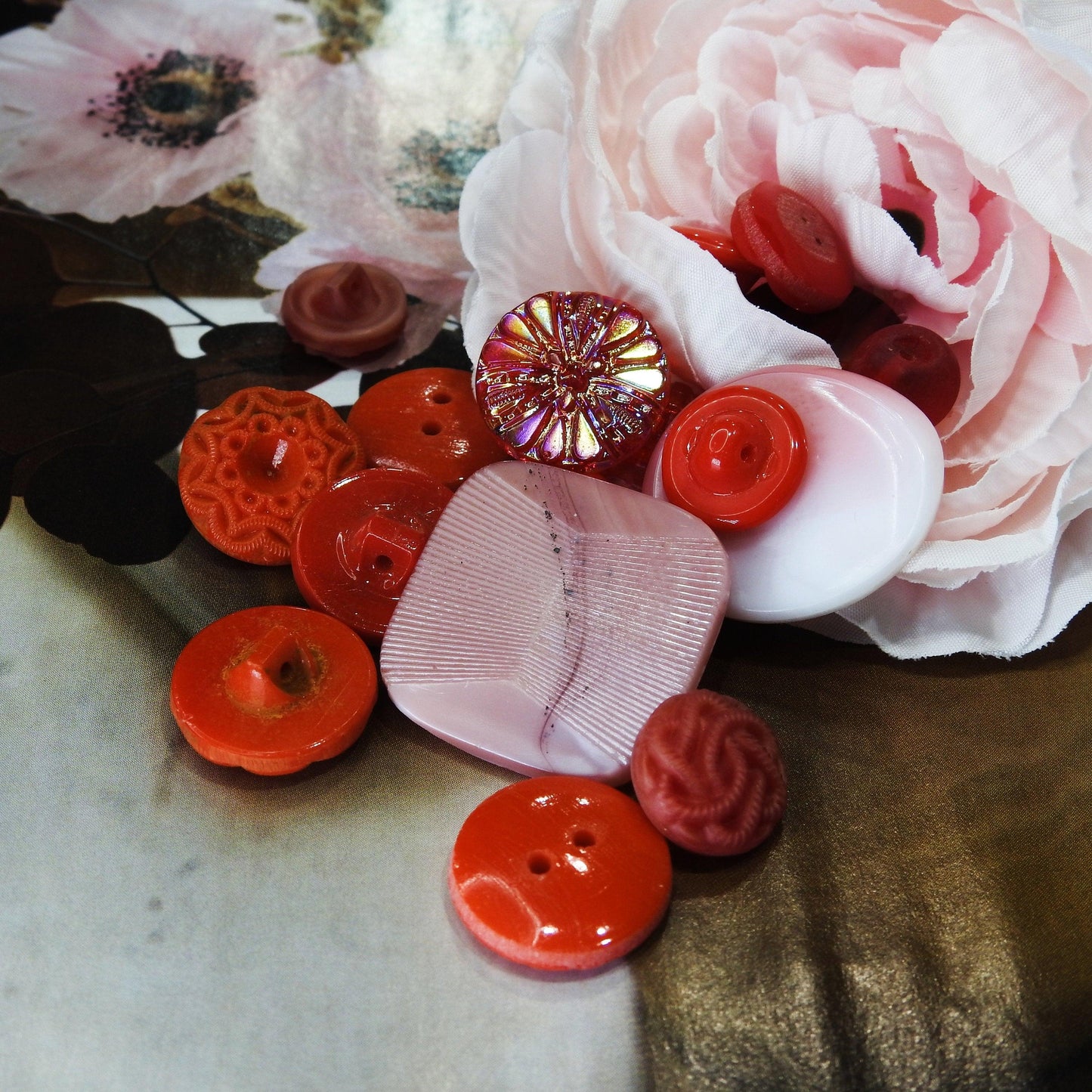 vintage buttons canada