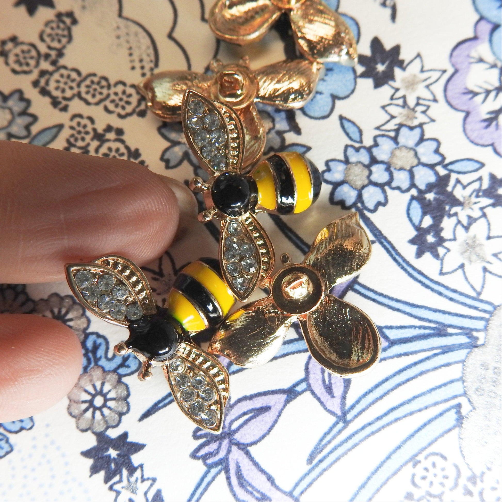 bumblebee buttons