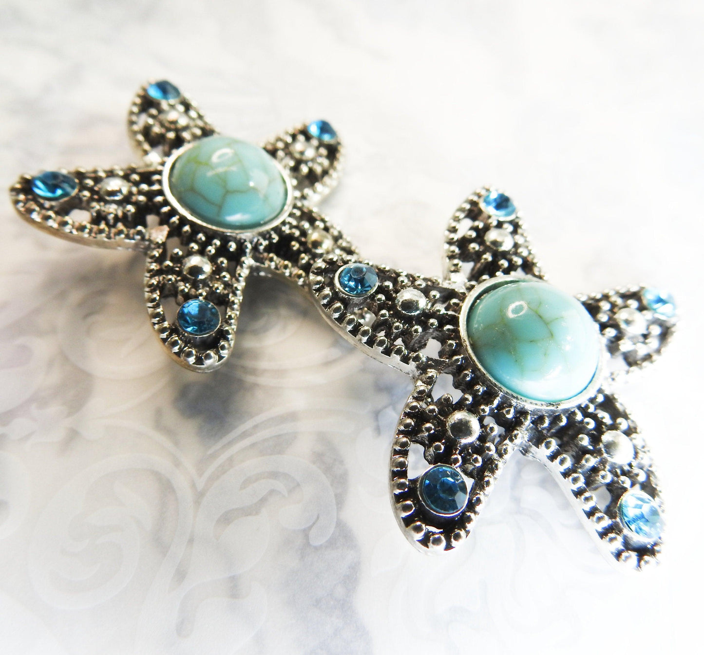 Decorative snaps for leather