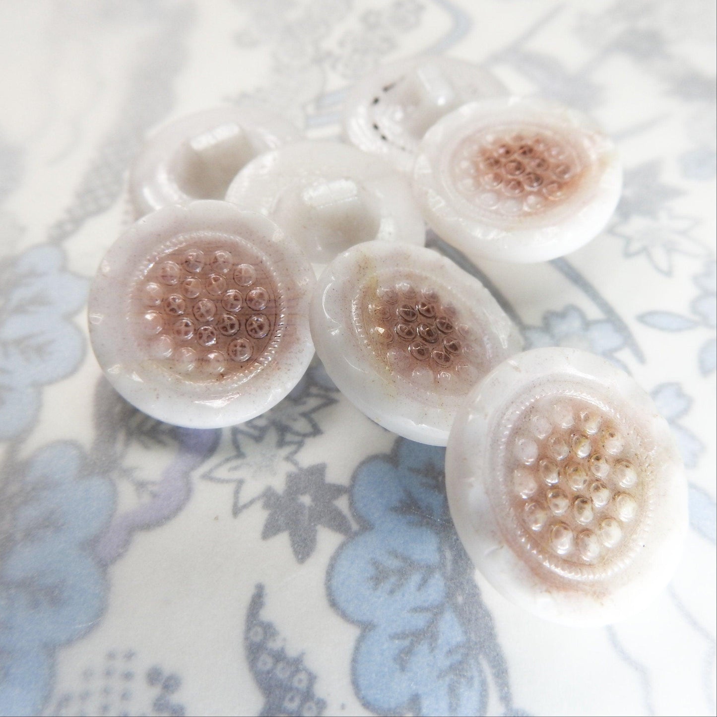 Vintage buttons set for sewing, white, textured and round, for a cardigan, women's jacket, old fashioned clutch bag or accessories, lot of 7