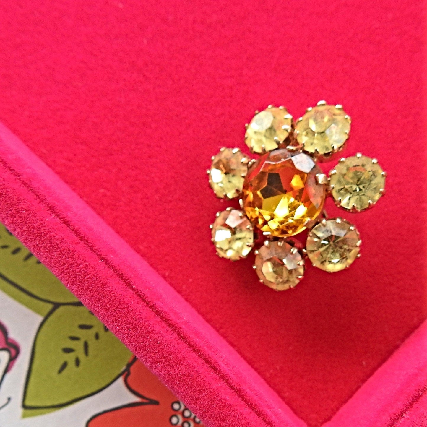 Vintage crystal flower broach pin, summer jewelry idea, small brooch for women, vintage rhinestone brooch