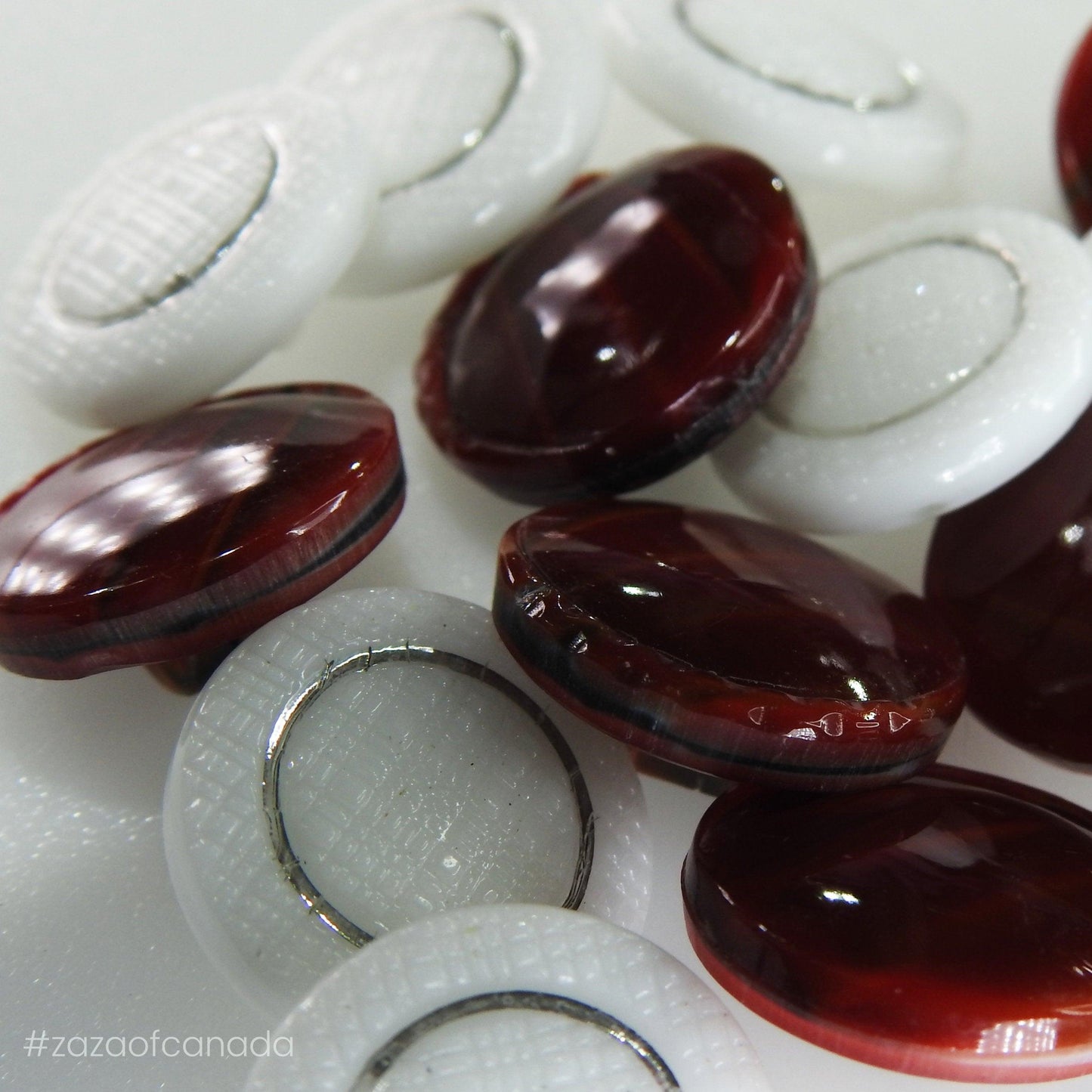 Vintage glass buttons, red and white, perfect supplies for making buttons jewelry and crafts - Mixed lot of 14 buttons - 15 mm 5/8”