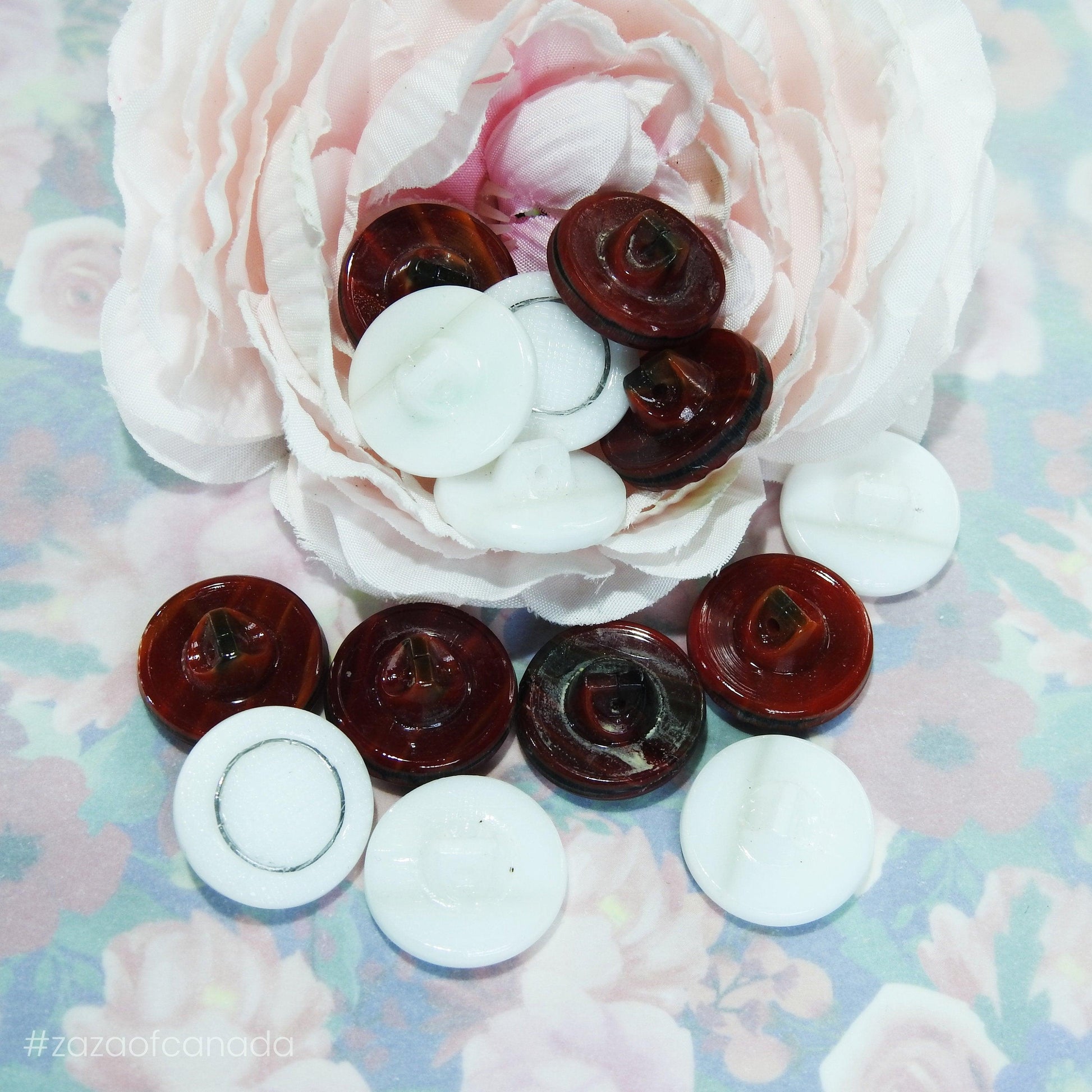 Vintage glass buttons, red and white, perfect supplies for making buttons jewelry and crafts - Mixed lot of 14 buttons  - 15 mm  5/8”