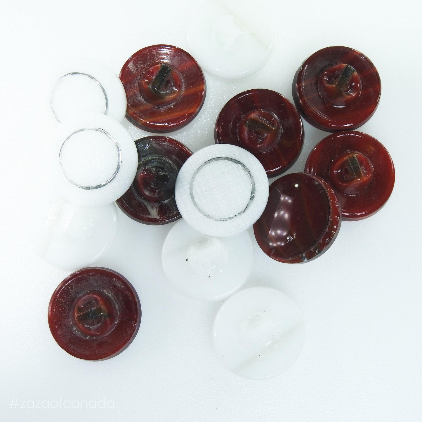Vintage glass buttons, red and white, perfect supplies for making buttons jewelry and crafts - Mixed lot of 14 buttons - 15 mm 5/8”