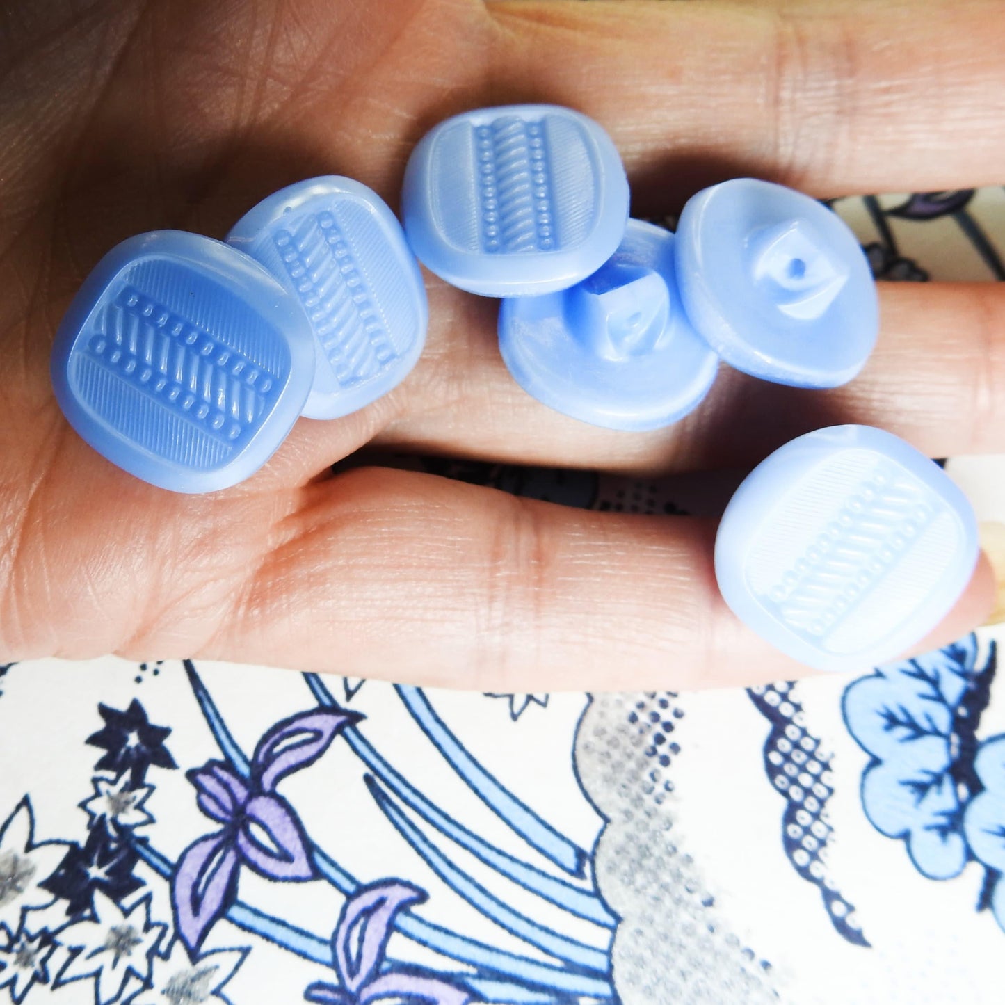 where can i buy vintage buttons