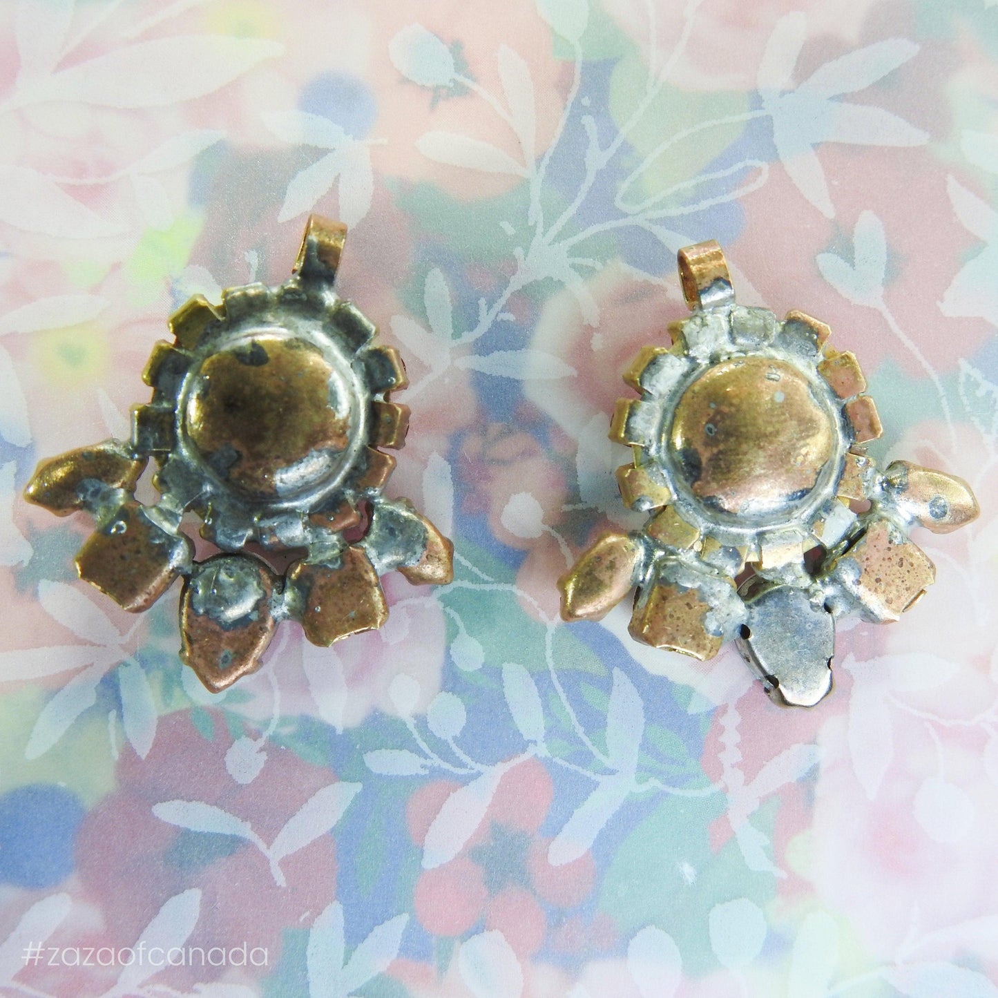 Vintage style charms: earring charms, bracelet charms, old glass pendants, the perfect pieces for boho jewelry making | lot of 2, 30 mm