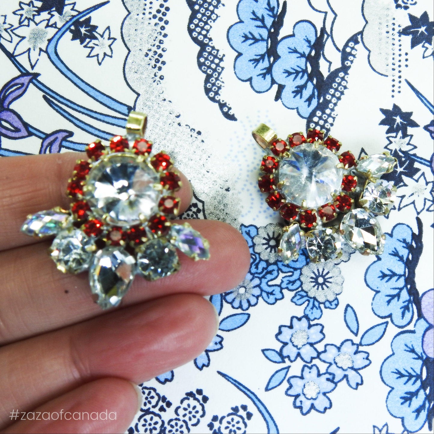 Vintage style charms: earring charms, bracelet charms, old glass pendants, the perfect pieces for boho jewelry making | lot of 2, 30 mm