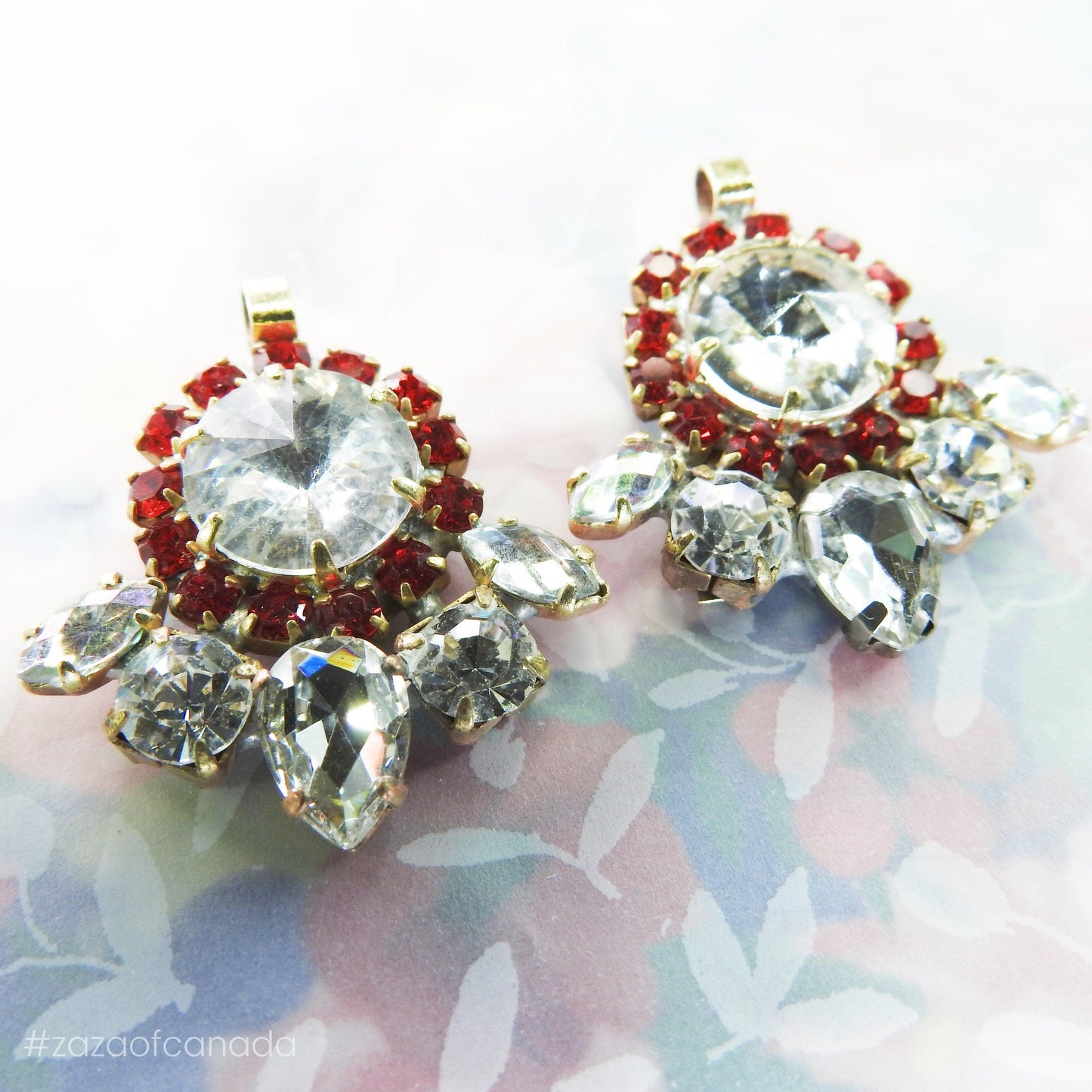 Vintage style charms: earring charms, bracelet charms, old glass pendants, the perfect pieces for boho jewelry making | lot of 2, 30 mm