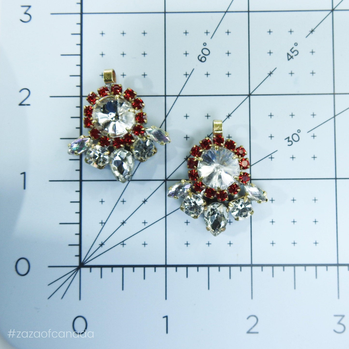 Vintage style charms: earring charms, bracelet charms, old glass pendants, the perfect pieces for boho jewelry making | lot of 2, 30 mm