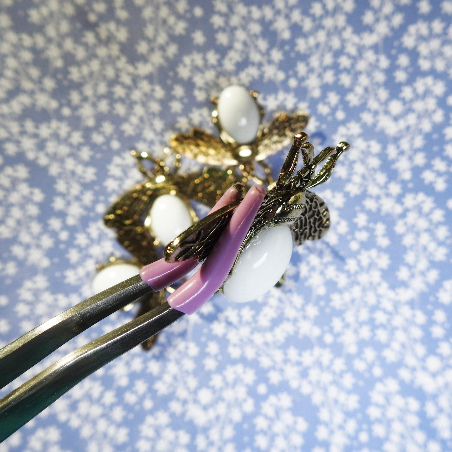 honey bee buttons