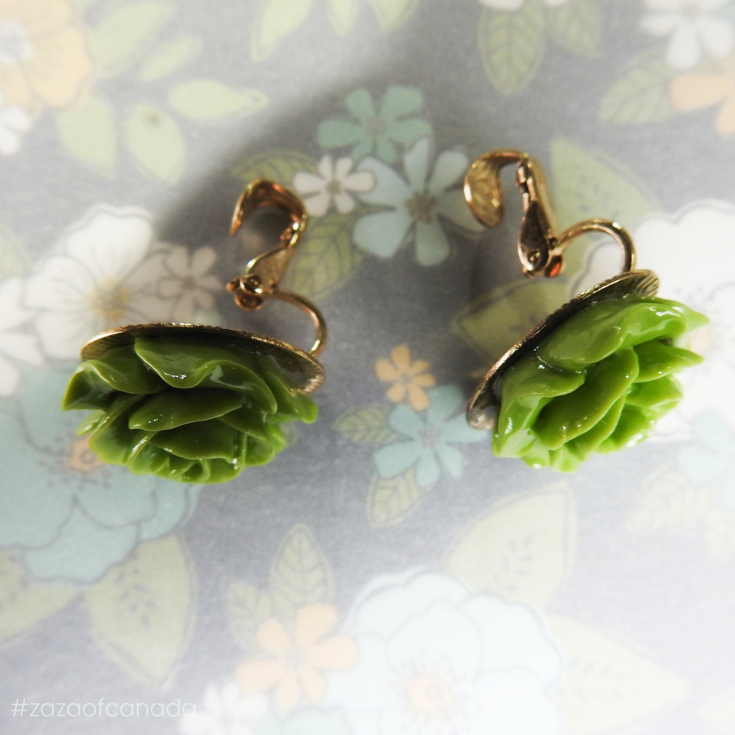 Vintage style flower earrings clip on