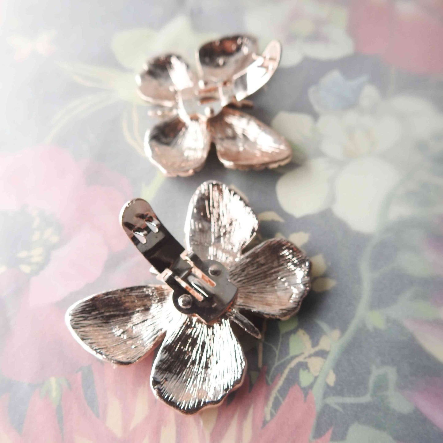 Butterfly shoe clips