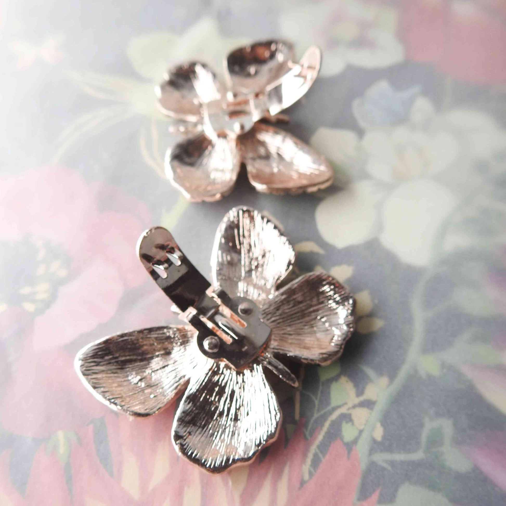Butterfly shoe clips