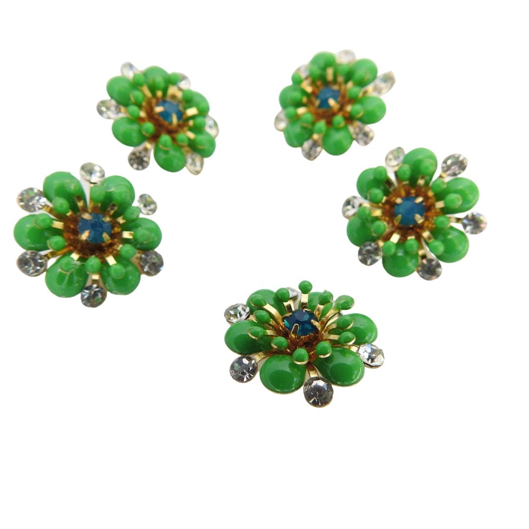 flower-shaped sewing buttons