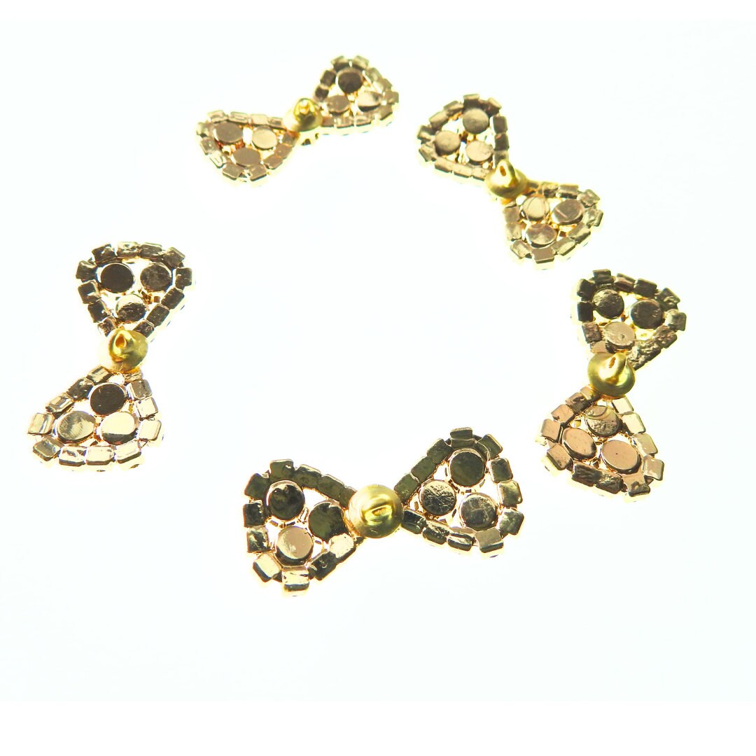 Sparkly bow-shaped buttons