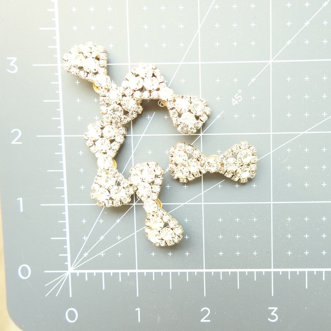 Sparkly bow-shaped buttons