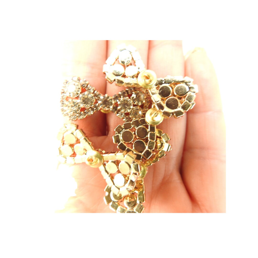 Sparkly bow-shaped buttons