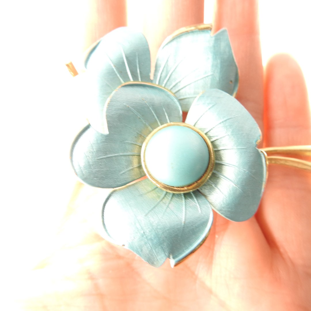 Vintage light blue brooch pins flower