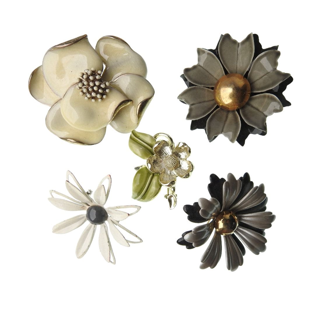 Vintage flower brooches and pins collection with a nice winter and fall colors palette.