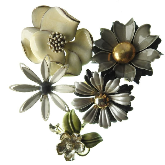 Vintage flower brooches and pins collection with a nice winter and fall colors palette.