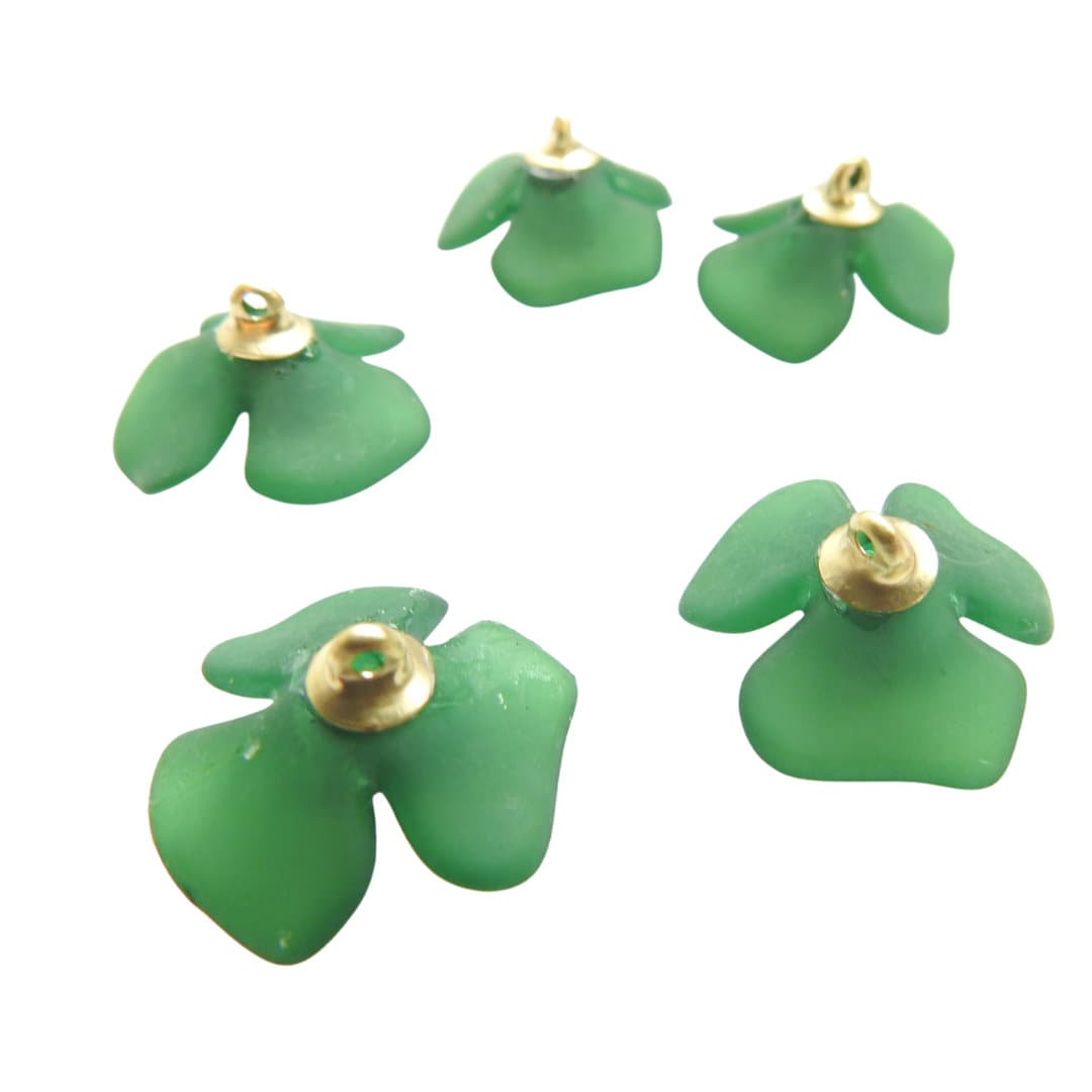 Green flower shape button, handmade, for sewing on cute DIY projects, crafts, decorations for curtains and clothes. Lot of 5, 20 mm.