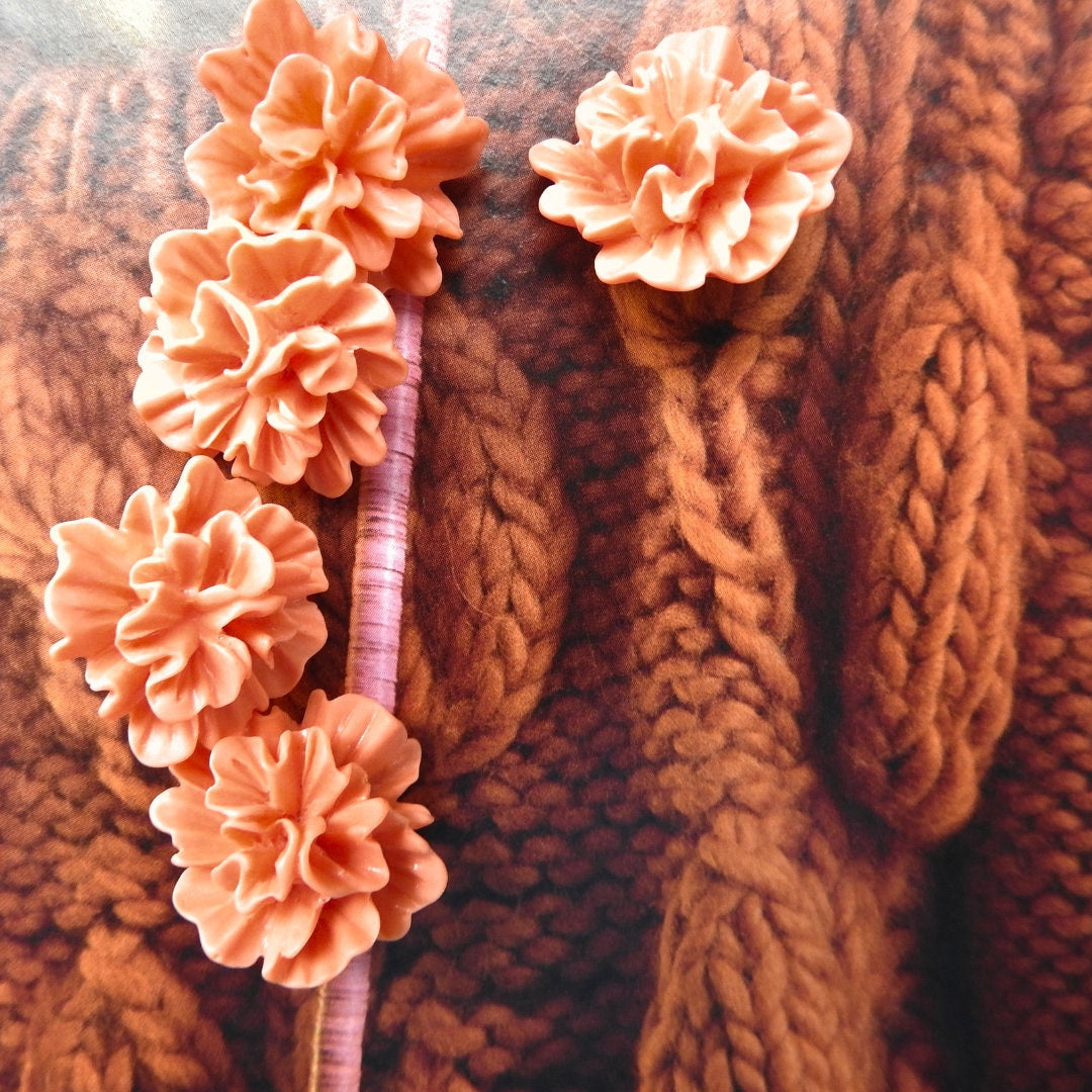 Large floral shank buttons for sewing and crafts - 5 pces, 25 mm, 1 in, orange - Embellishments for flower-themed party. Fun cool design.