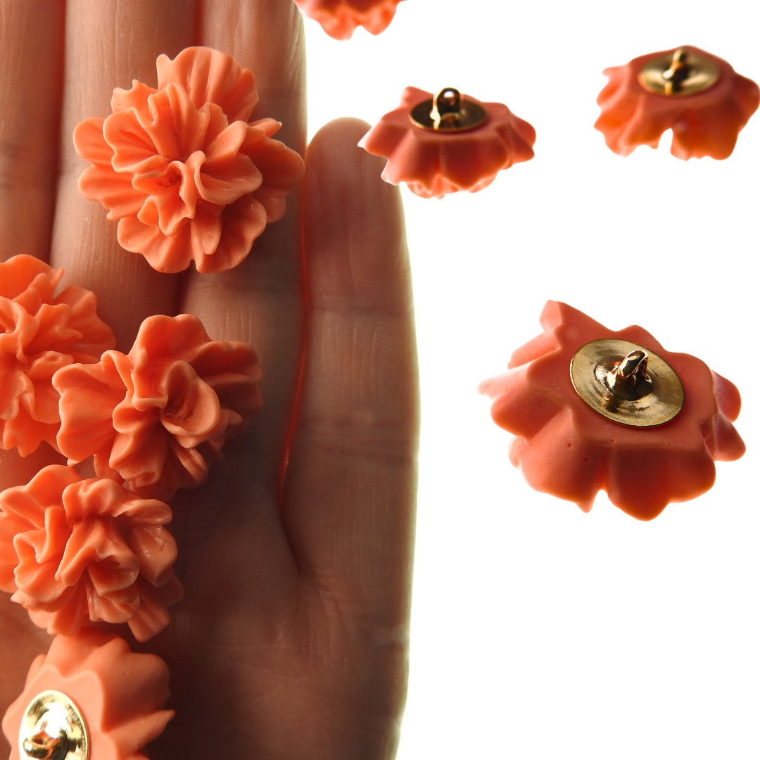 Large floral shank buttons for sewing and crafts - 5 pces, 25 mm, 1 in, orange - Embellishments for flower-themed party. Fun cool design.