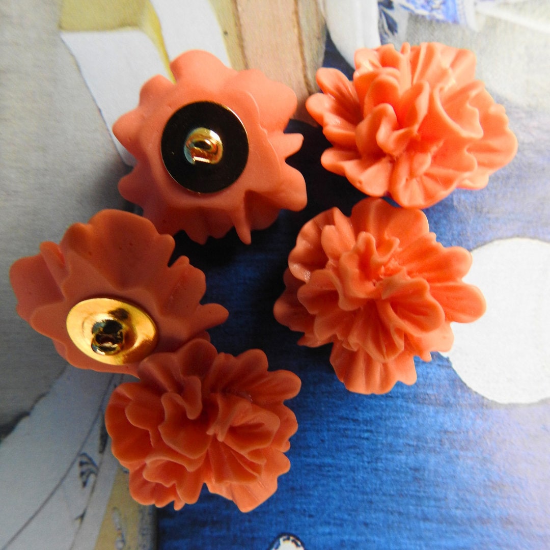 Large floral shank buttons for sewing and crafts - 5 pces, 25 mm, 1 in, orange - Embellishments for flower-themed party. Fun cool design.