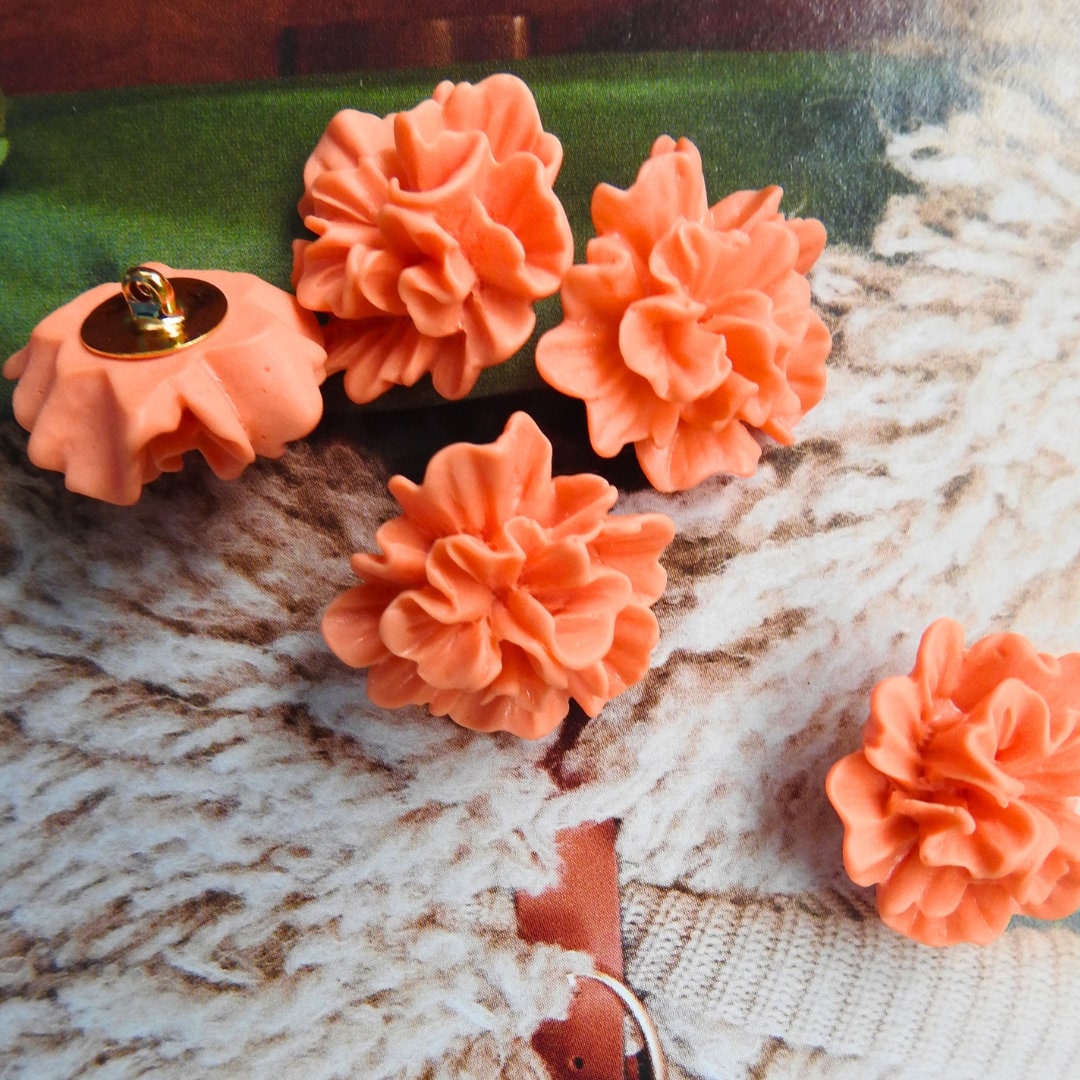 Large floral shank buttons for sewing and crafts - 5 pces, 25 mm, 1 in, orange - Embellishments for flower-themed party. Fun cool design.