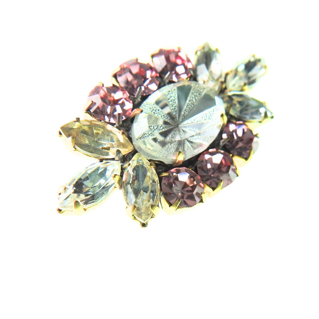 Pretty pink diamante button