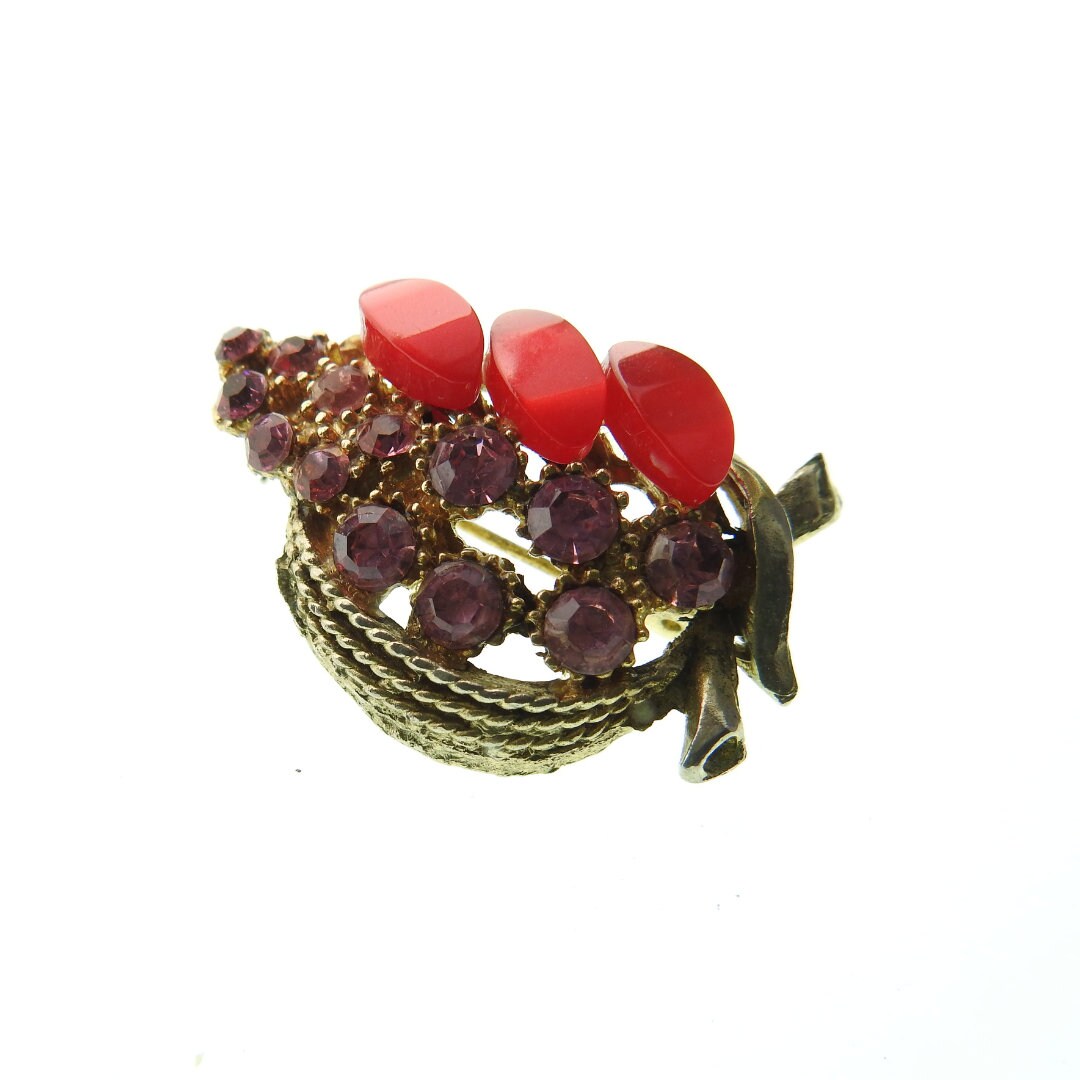 Exquisite Vintage Pink Rhinestone Brooch Pin for women - Elegant Leaf Design - Perfect Gift for Her. Antique, mid-century style