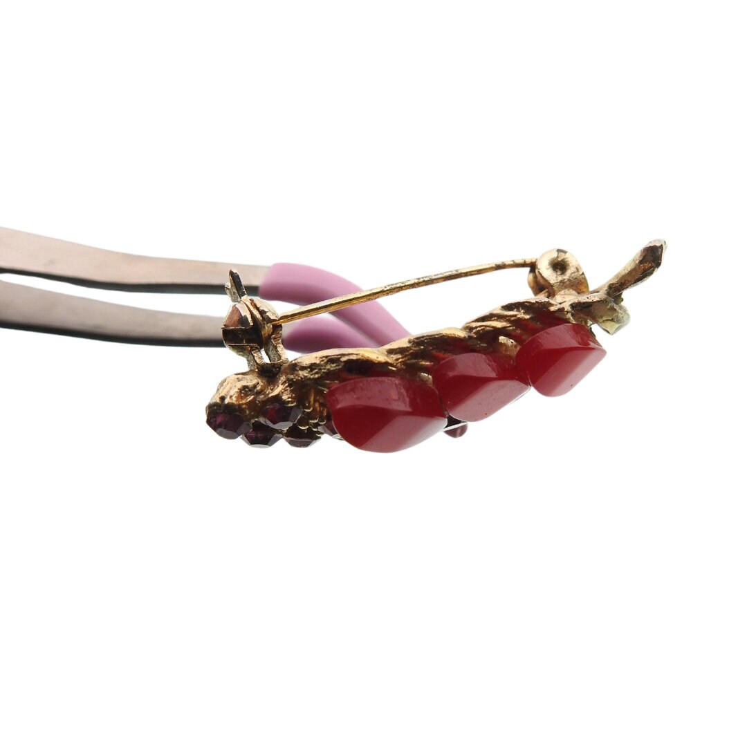 Exquisite Vintage Pink Rhinestone Brooch Pin for women - Elegant Leaf Design - Perfect Gift for Her. Antique, mid-century style