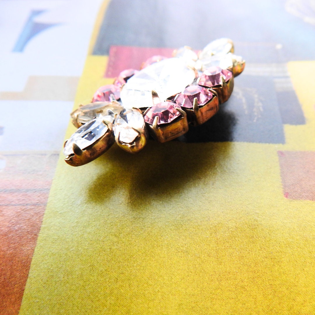 Pretty pink diamante button