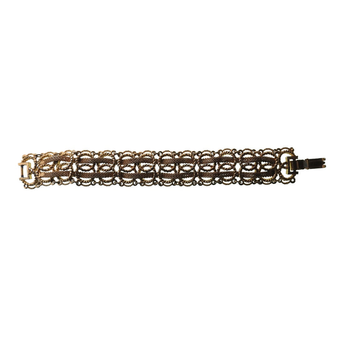 Vintage link chain bracelet for women. Retro jewelry present idea for a grandma, sister, wife. Gold color