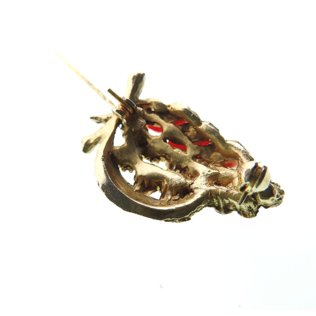 Exquisite Vintage Pink Rhinestone Brooch Pin for women - Elegant Leaf Design - Perfect Gift for Her. Antique, mid-century style