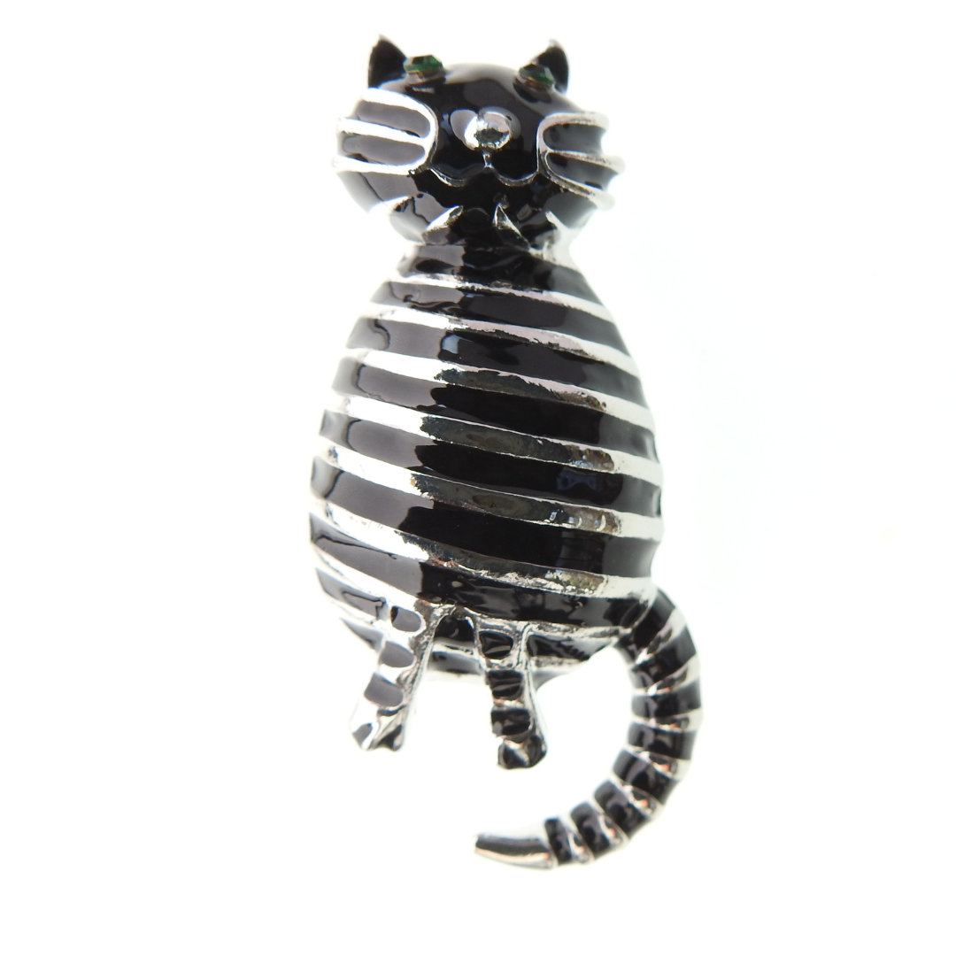 Cat brooch pin