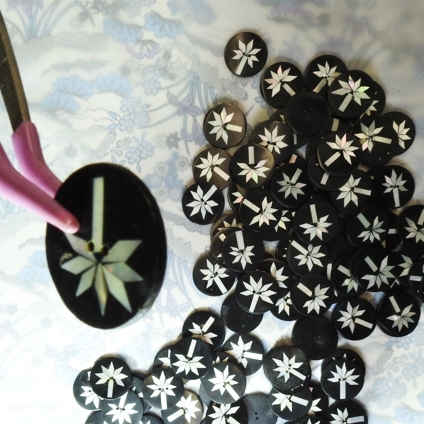 Black shell buttons - Gifts to sew for friends - Unique sewing buttons ...