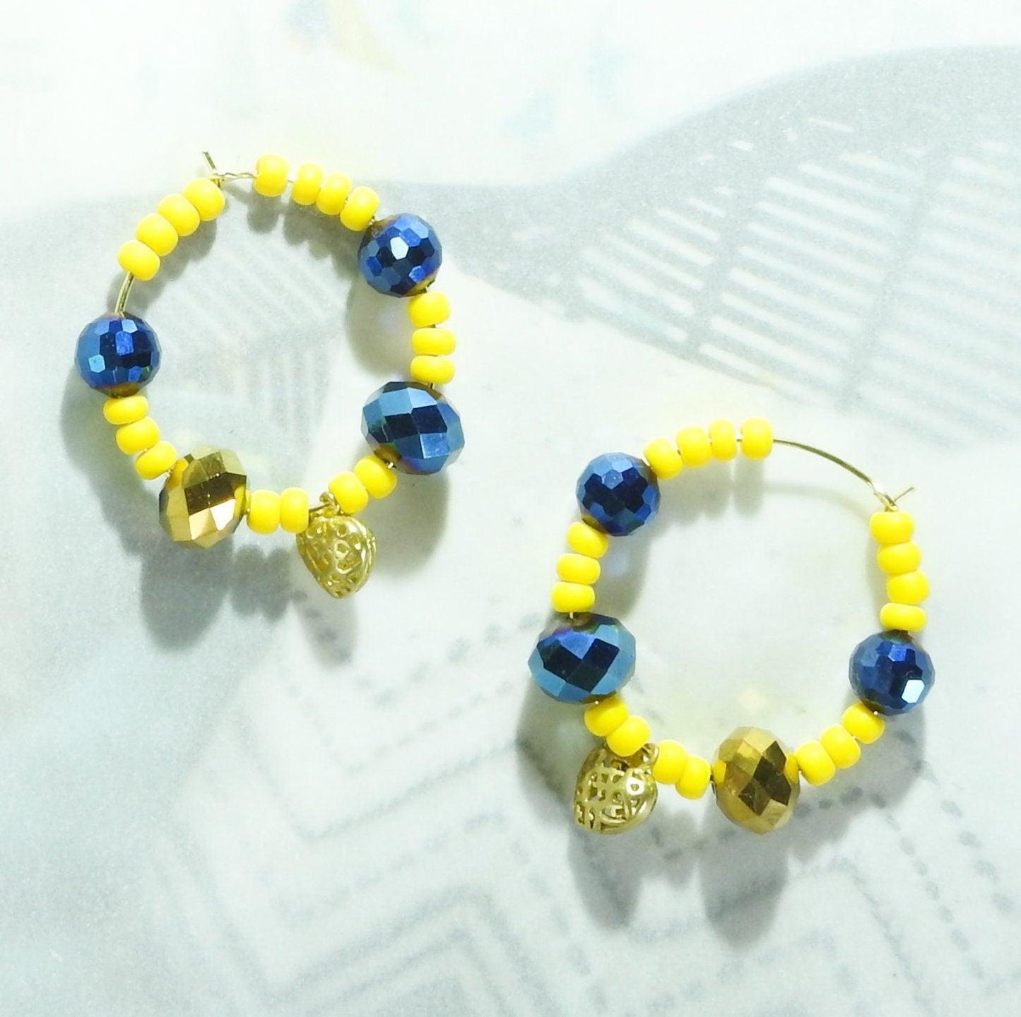 Electric blue earrings hoops with sunny yellow and indigo flashy beads. Eye-catching, boho, dangly with vibrant colors. Handmade, 30 mm