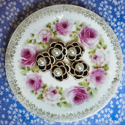 flower buttons with pearl