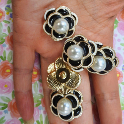 flower pearl buttons