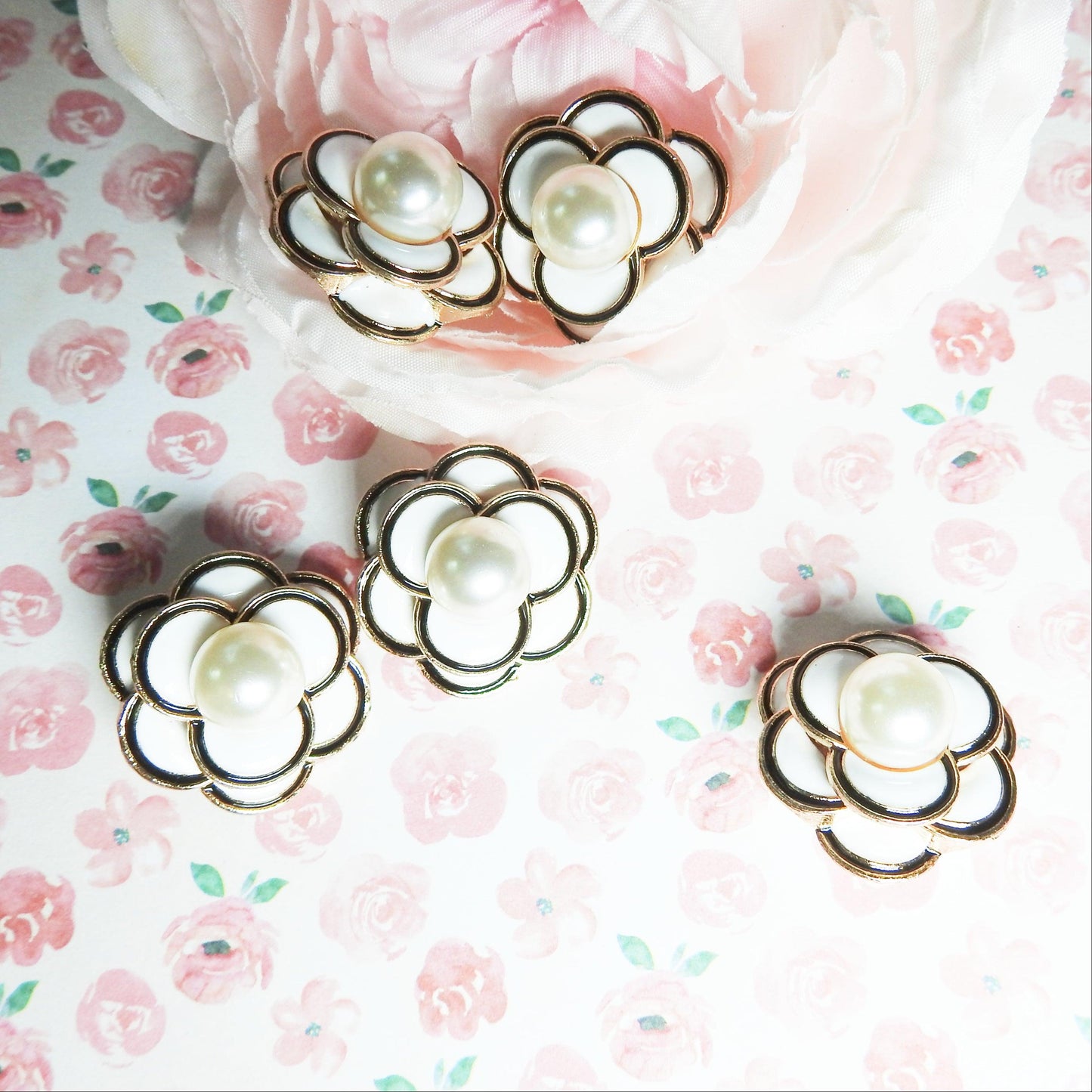 flower buttons pearl