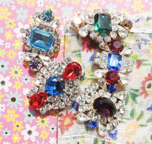 Vintage flower brooches and pins set