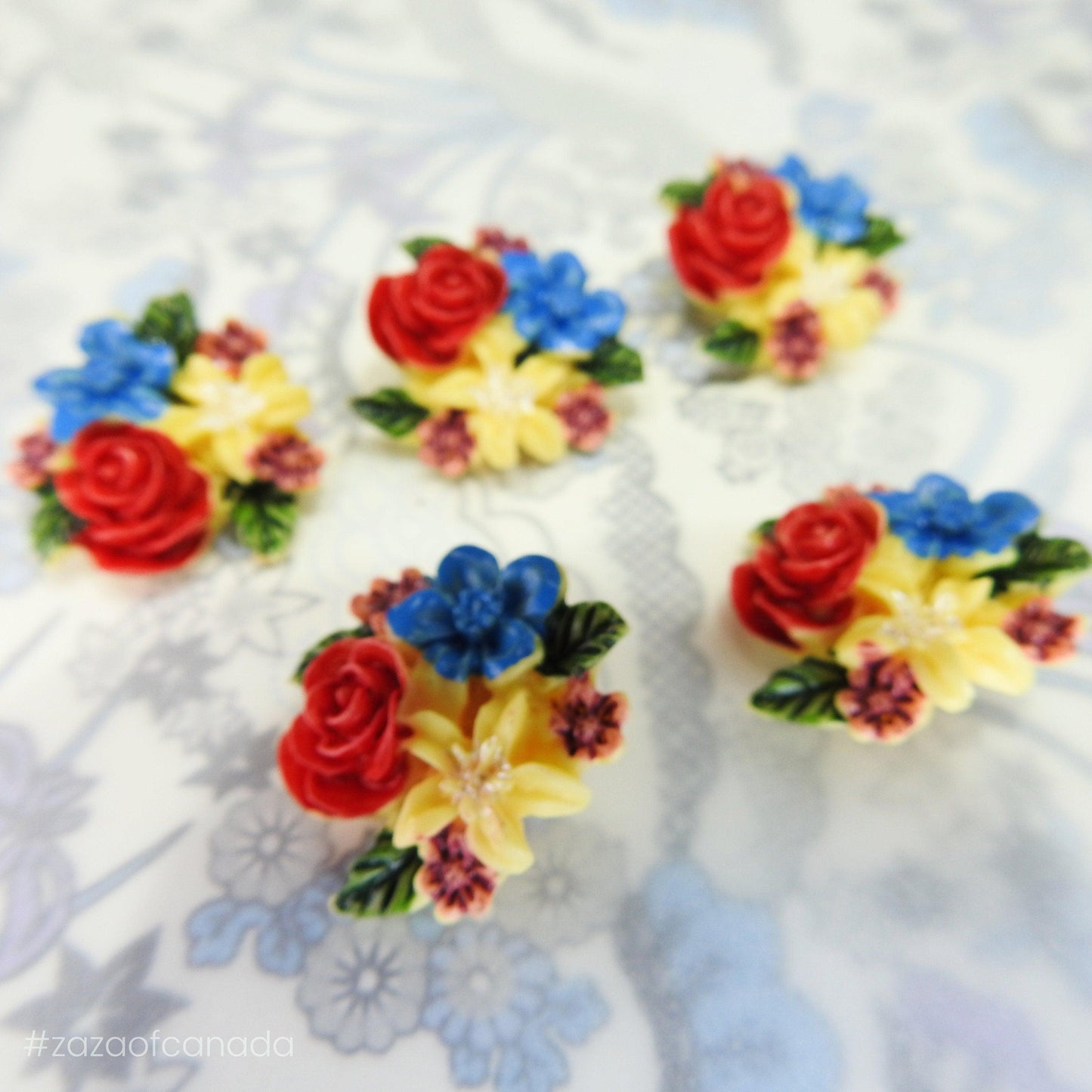 Fancy buttons flower shaped, painted and colored with a nice multidimensional design, for decorative jewelry making and flower sewing DIY