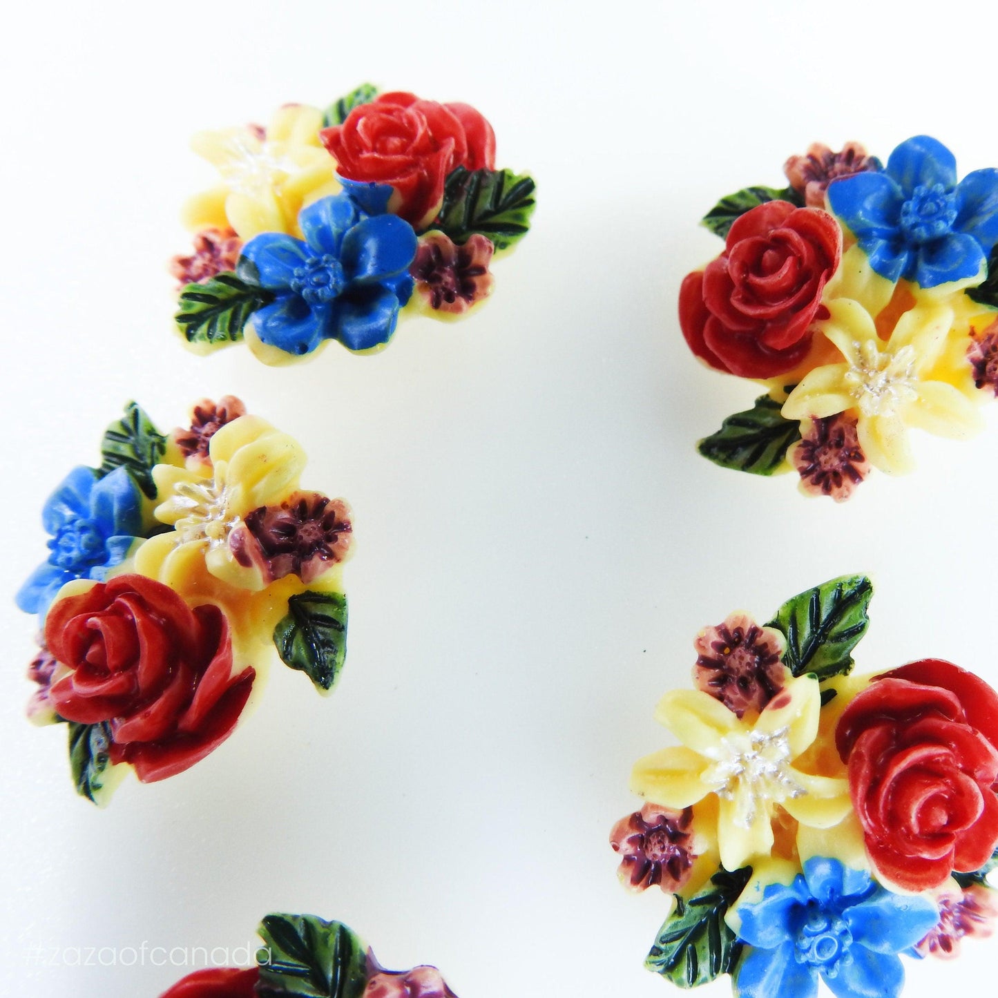 Fancy buttons flower shaped, painted and colored with a nice multidimensional design, for decorative jewelry making and flower sewing DIY