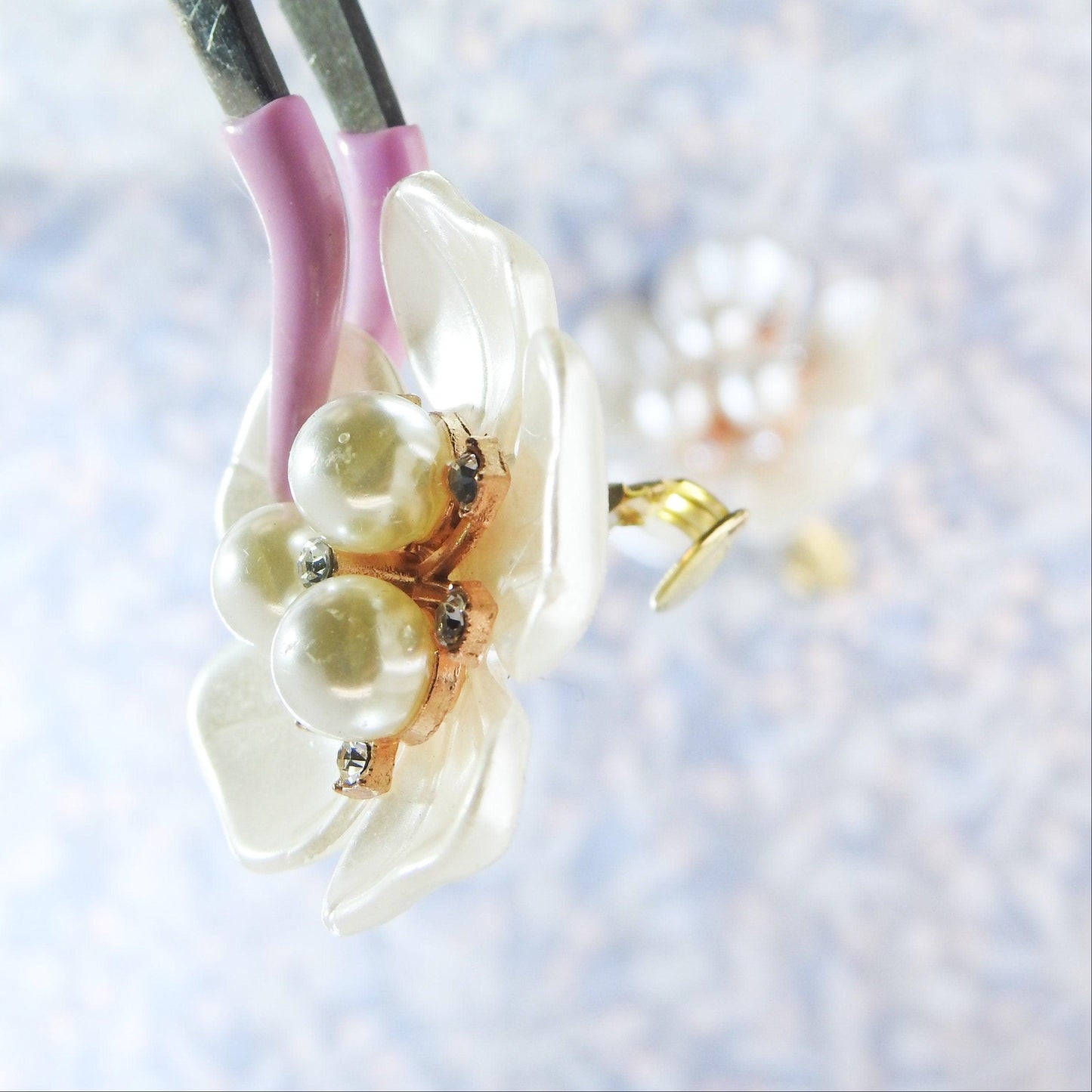 white flower clip on earrings