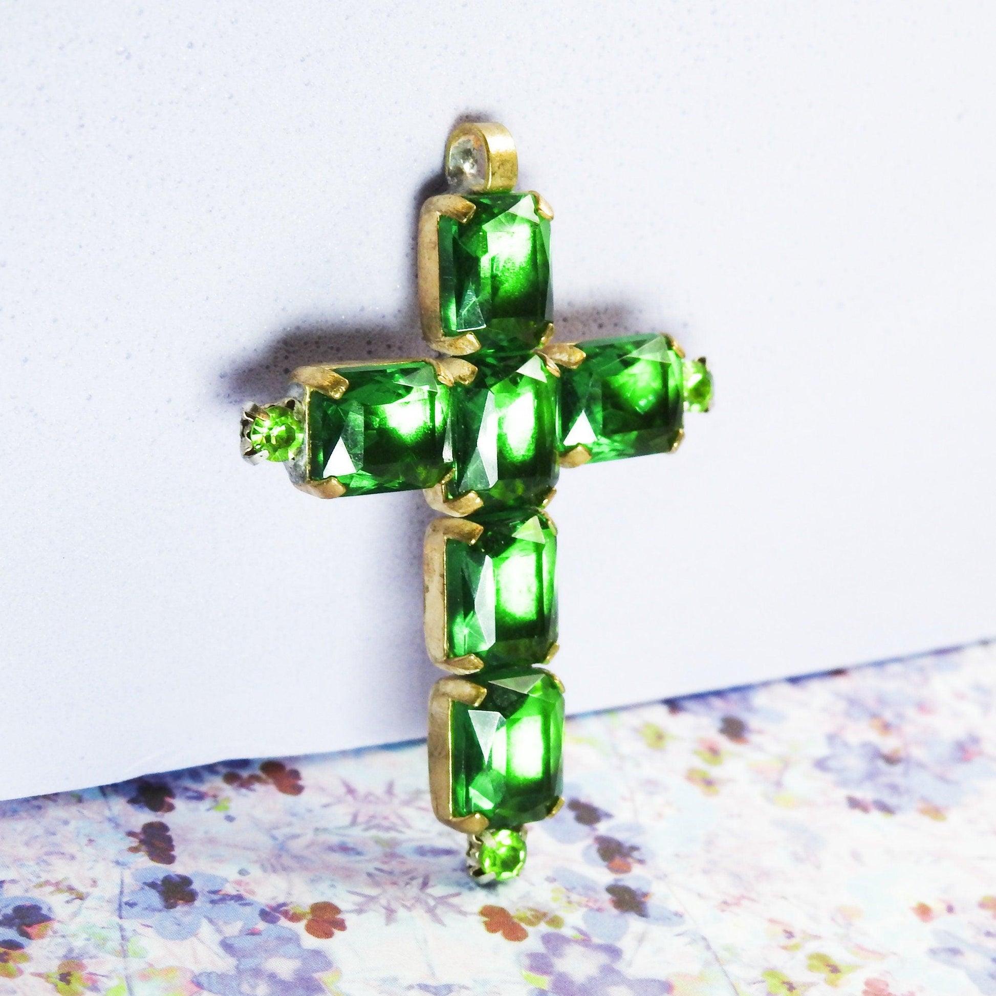 Green cross pendant for religious jewelry making, holy Christian roman cross for jewellery, catholic gift for adult baptism, gifts mom