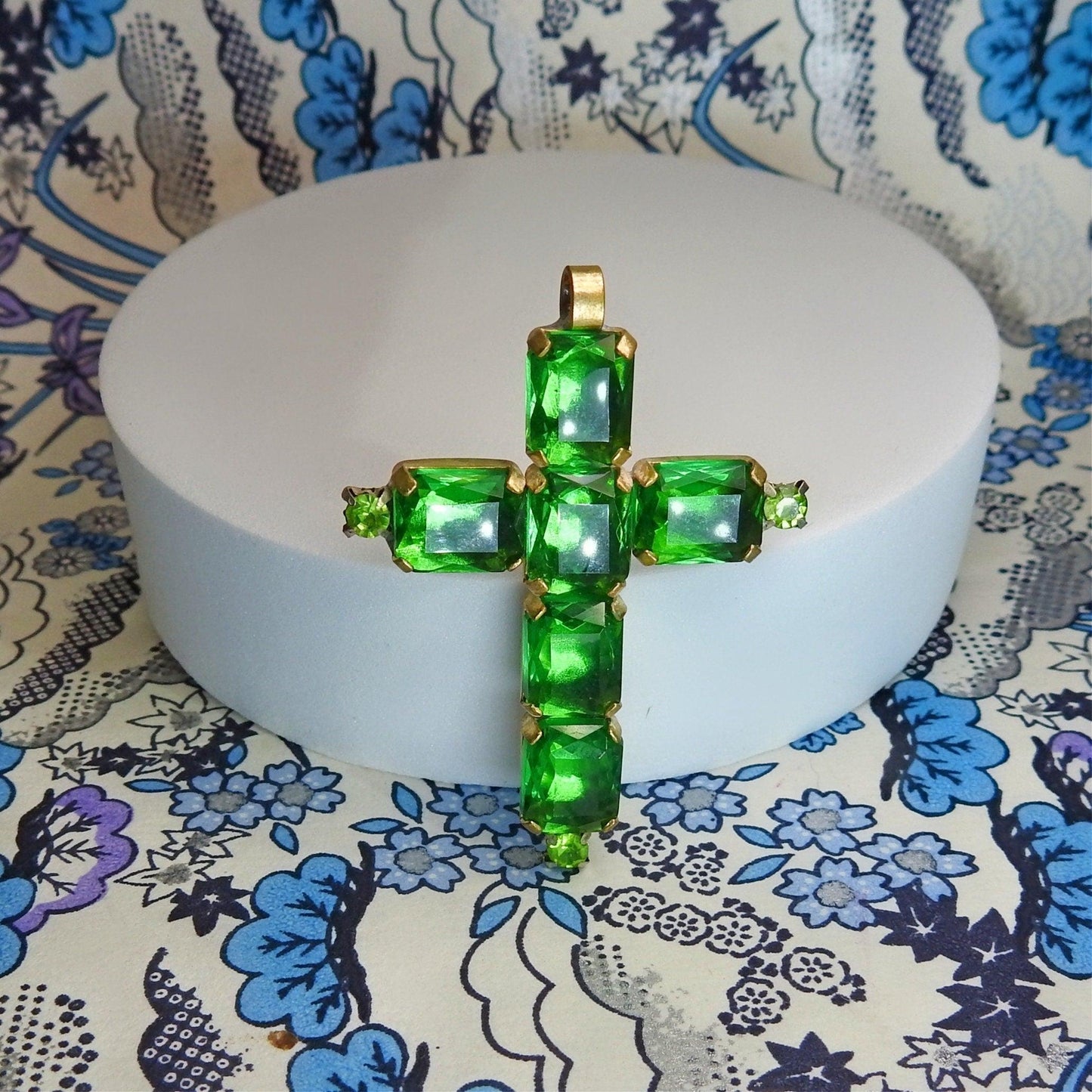 Green cross pendant for religious jewelry making, holy Christian roman cross for jewellery, catholic gift for adult baptism, gifts mom