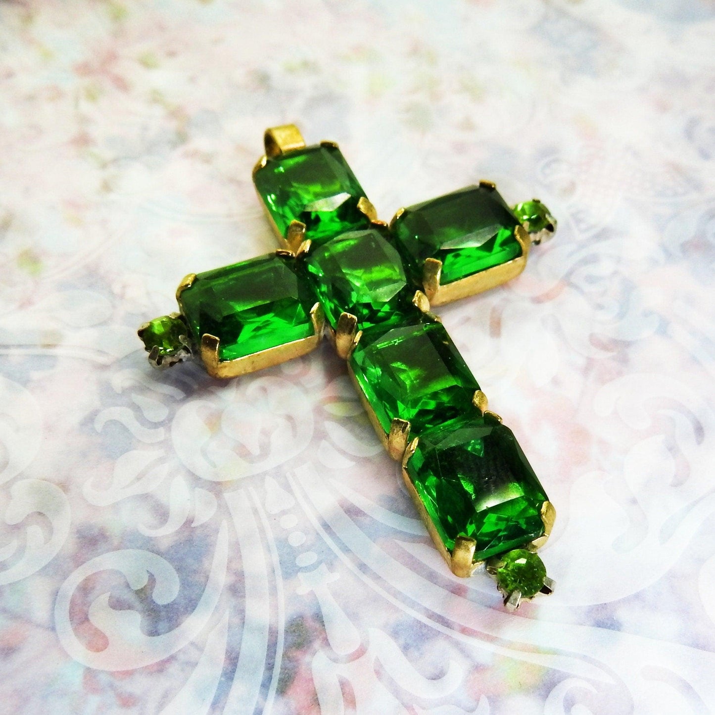 Green cross pendant for religious jewelry making, holy Christian roman cross for jewellery, catholic gift for adult baptism, gifts mom