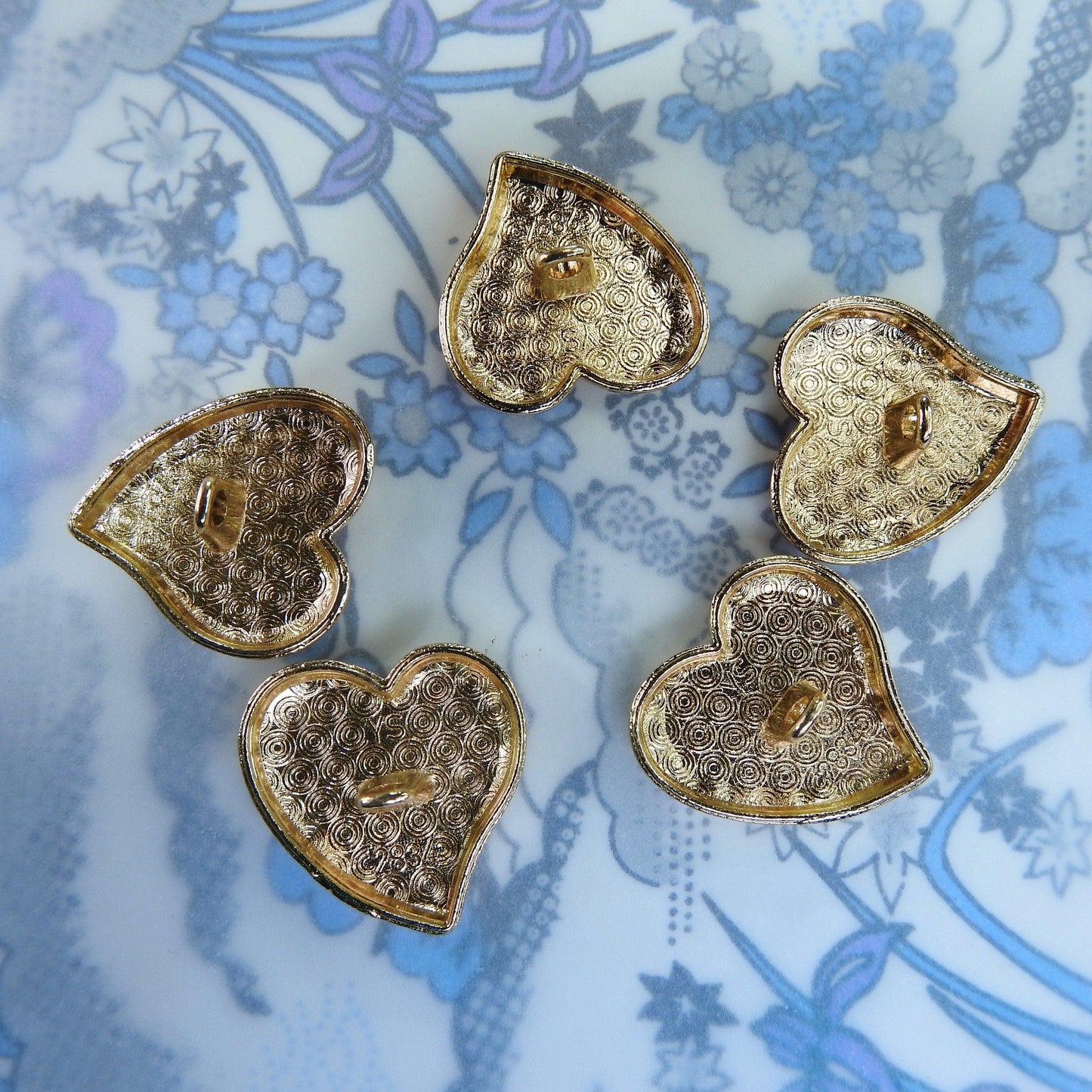 Vintage style metallic buttons heart made from enameled orange painted metal and shank back, assorted lot of 5, for craft, sewing, jewelry