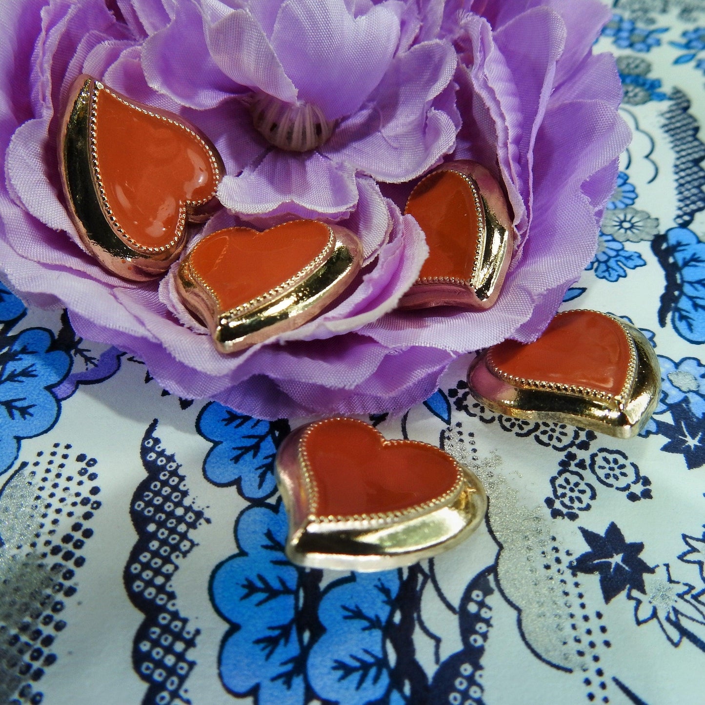 Vintage style metallic buttons heart made from enameled orange painted metal and shank back, assorted lot of 5, for craft, sewing, jewelry